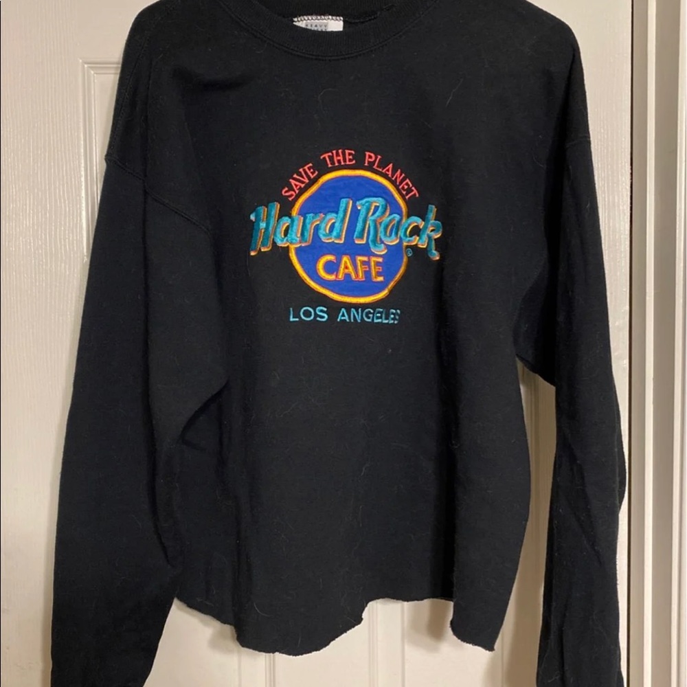 Vintage Hard Rock Cafe crewneck

This sweatshirt has been cropped as pictured